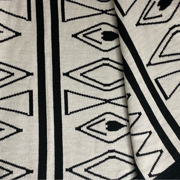 Hooded Open Poncho/Cape Relaxed Fit One Size Black & White Cabincore Boho Style - Picture 7 of 9